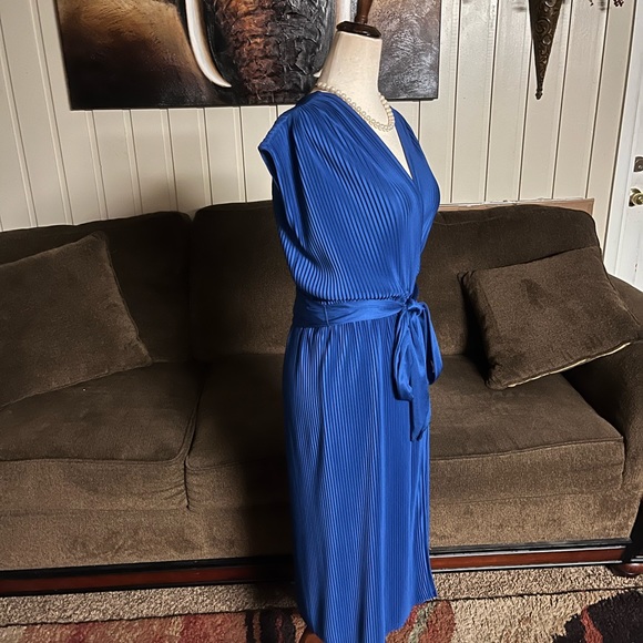 Lean On Klopman • Vintage • 1970’s • USA • Size 8 • Blue • Pleated • Dress - Picture 12 of 16